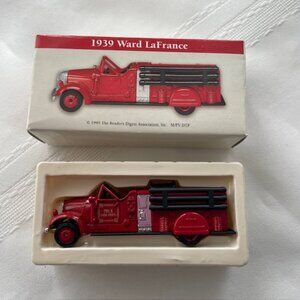 1939 WARD LAFRANCE FIRE TRUCK - 1999 Readers Digest - 1:64 scale - NEW